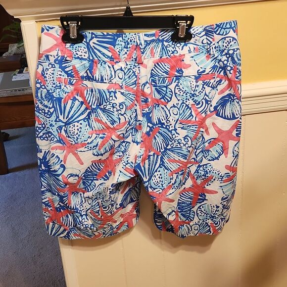 Lilly Pulitzer Chipper Short in "She Sells Sea Shells" Blue w/ Starfish Size 4 - Picture 2 of 7
